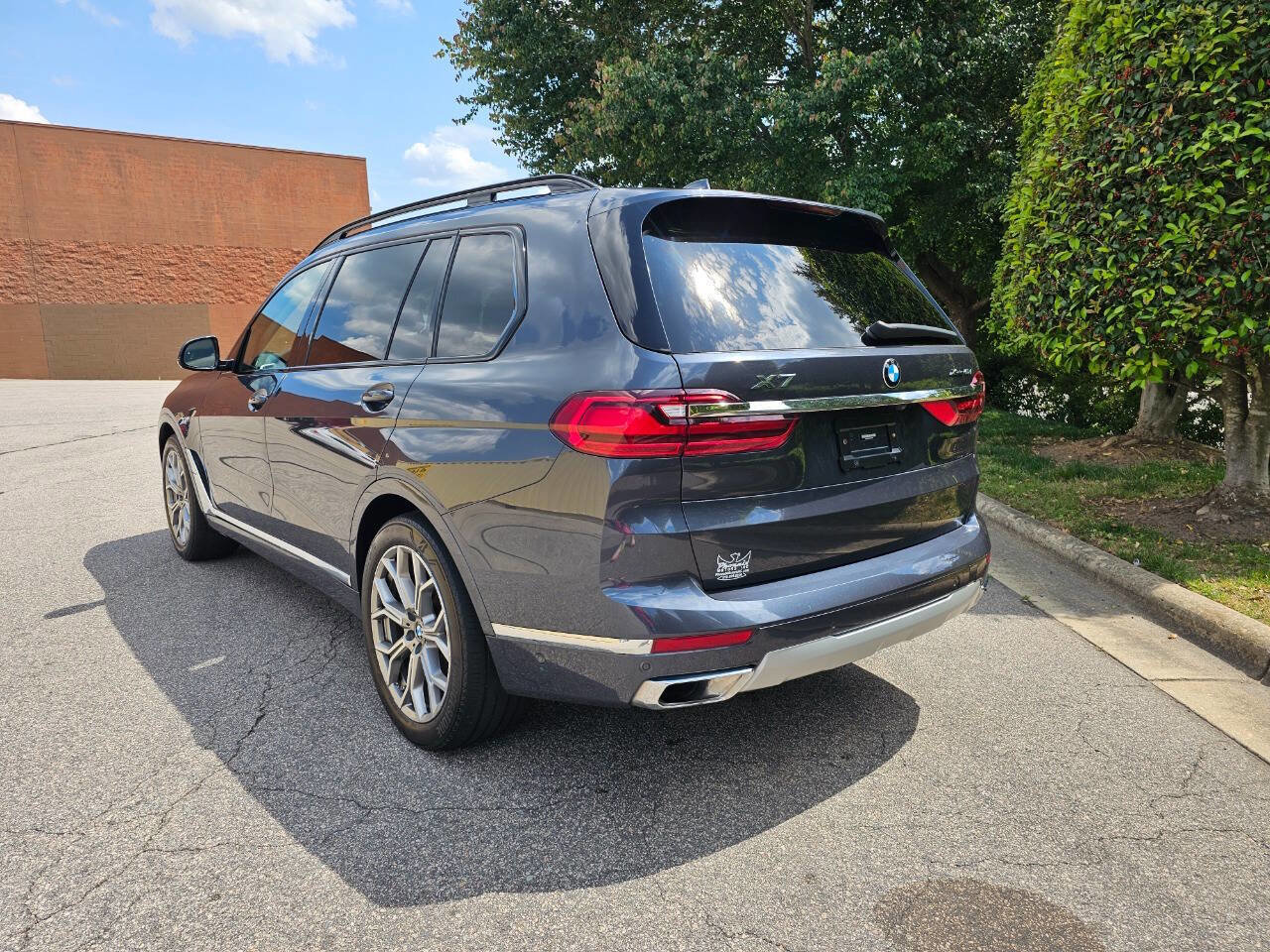 Used 2021 BMW X7 xDrive40i w/ Premium Package AWD/4WD image 3