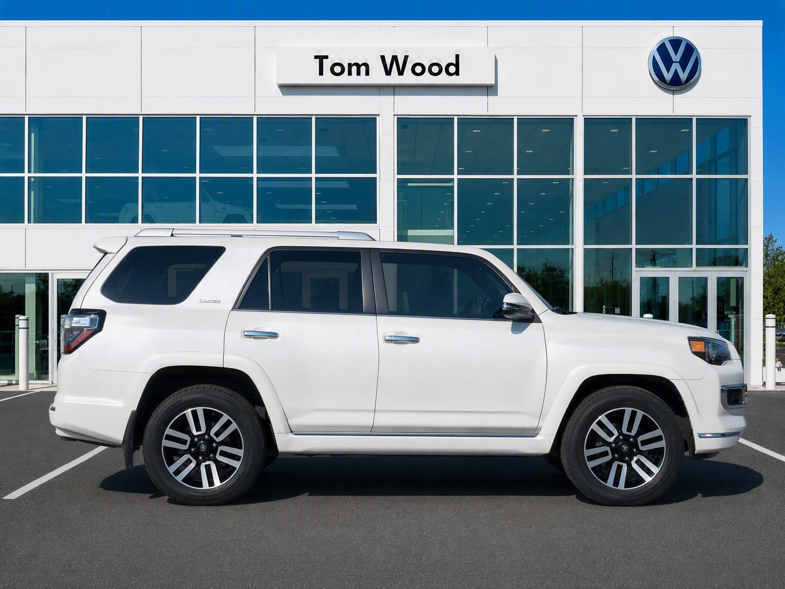 Used 2019 Toyota 4Runner Limited AWD/4WD image 2