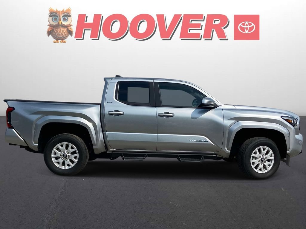 Used 2025 Toyota Tacoma SR5 AWD/4WD image 2