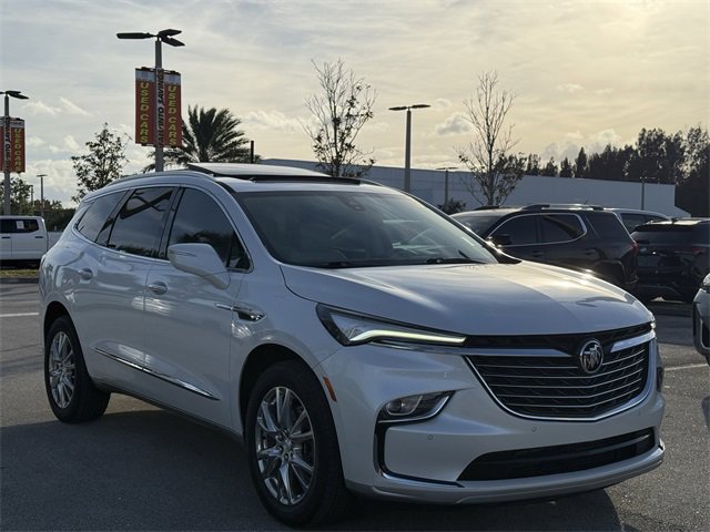 Used 2022 Buick Enclave Premium w/ Experience Buick Package image 4