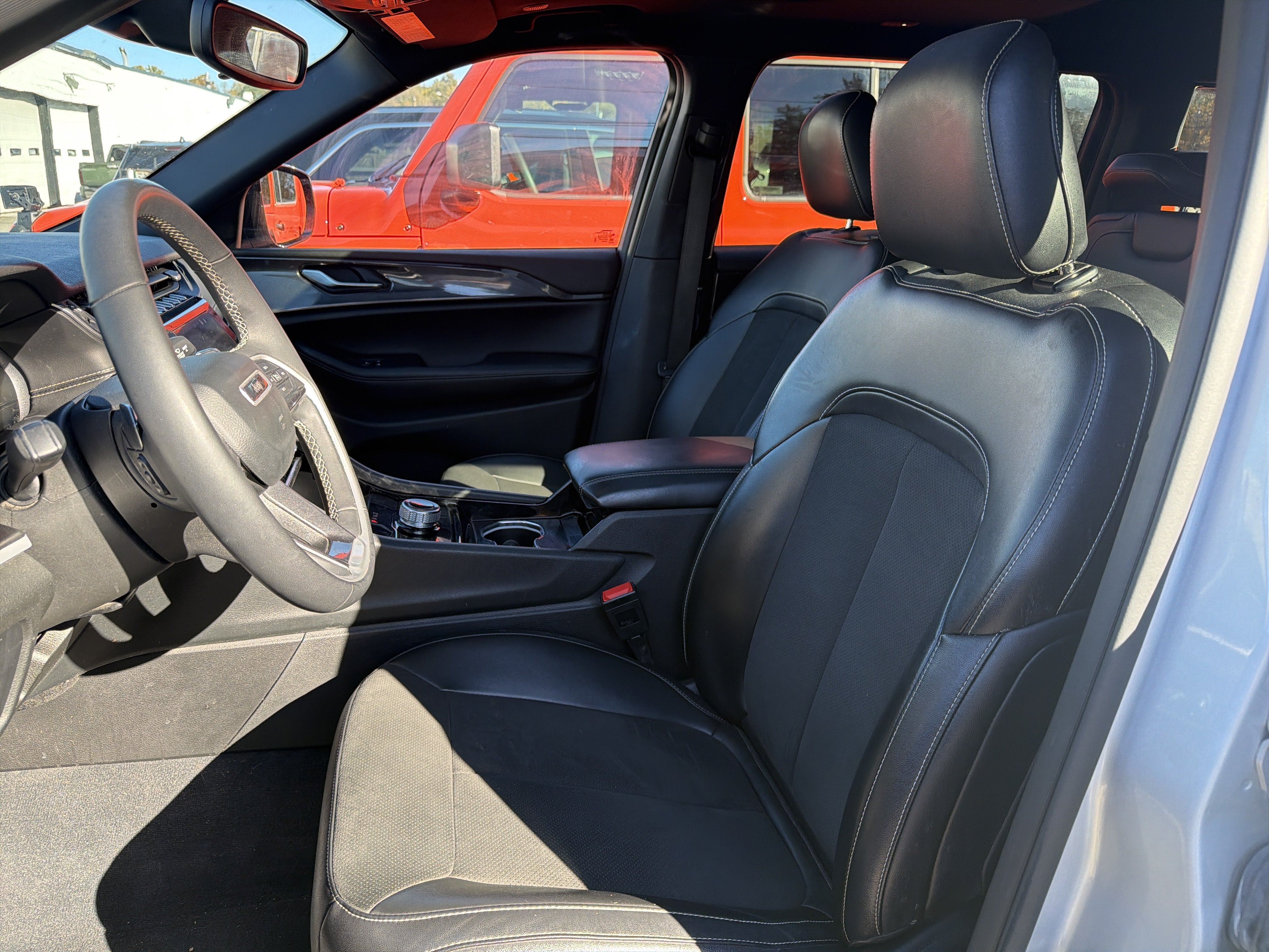 Used 2023 Jeep Grand Cherokee L Laredo AWD/4WD image 9