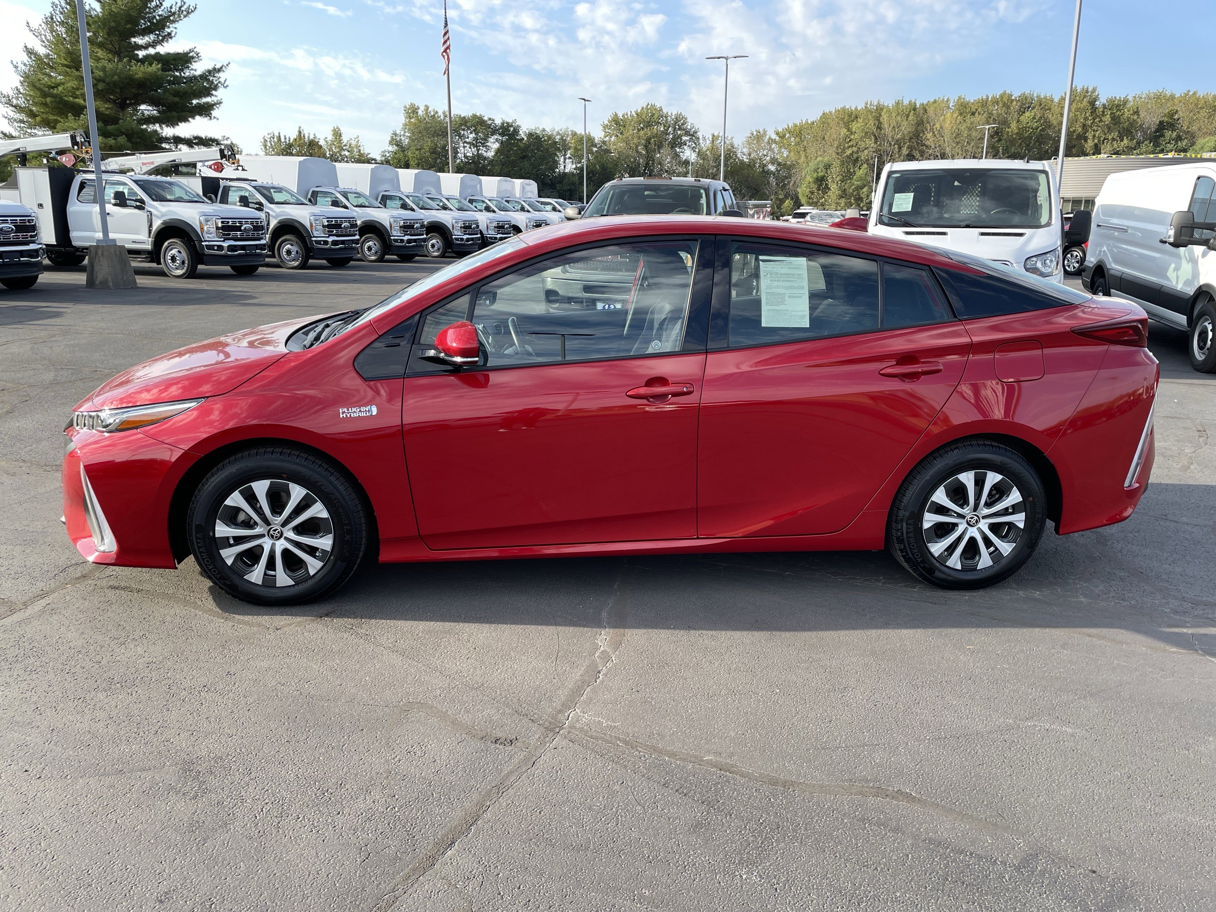 Used 2020 Toyota Prius Prime LE image 2