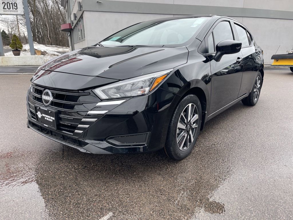 New 2025 Nissan Versa SV w/ Trunk Package