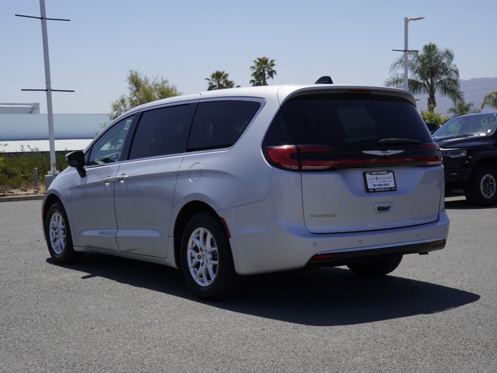 Certified 2023 Chrysler Pacifica Touring-L FWD image 6