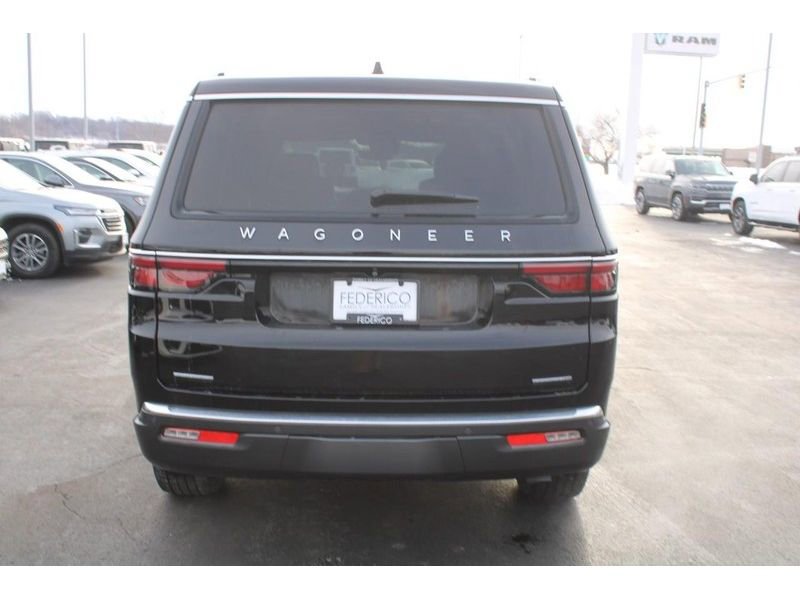 Used 2022 Jeep Wagoneer Series III w/ Premium Group I image 4