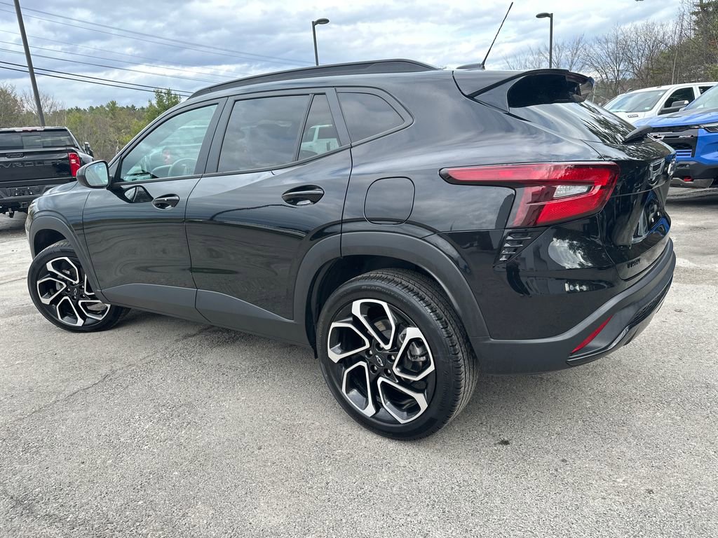 Used 2024 Chevrolet Trax RS w/ Sunroof Package image 3