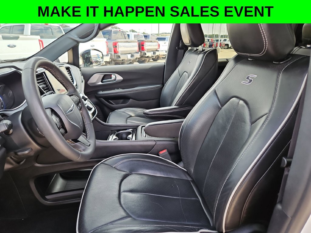 Used 2025 Chrysler Pacifica Limited FWD image 9