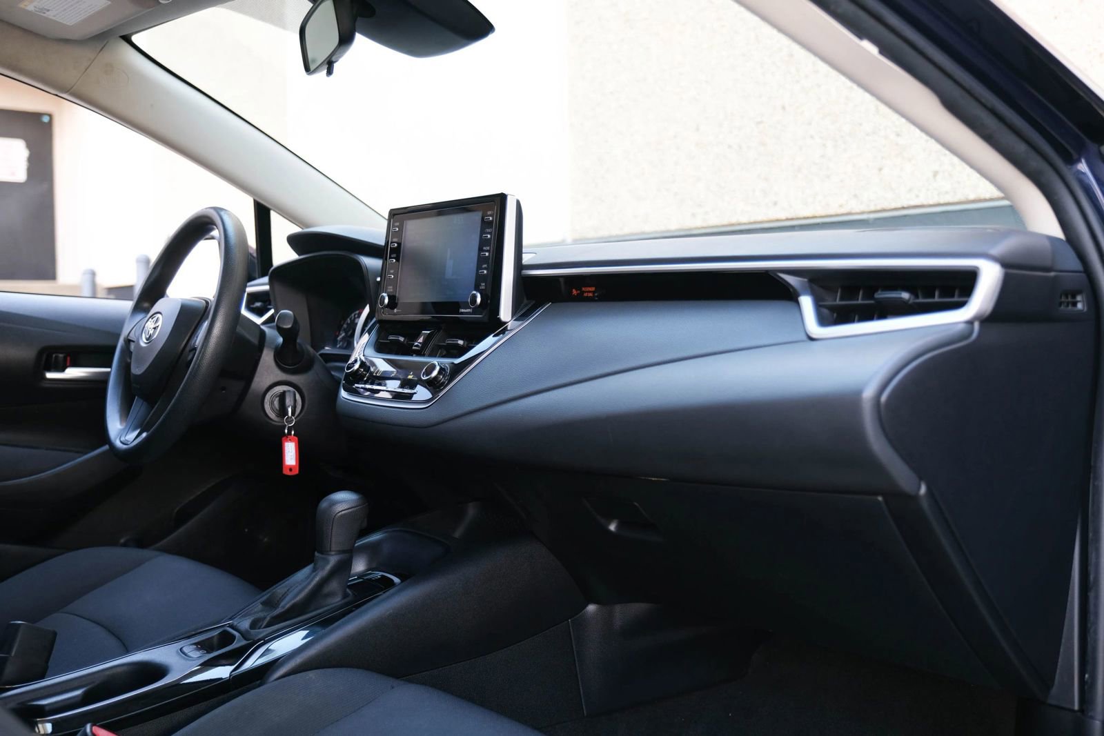 Used 2021 Toyota Corolla LE image 32