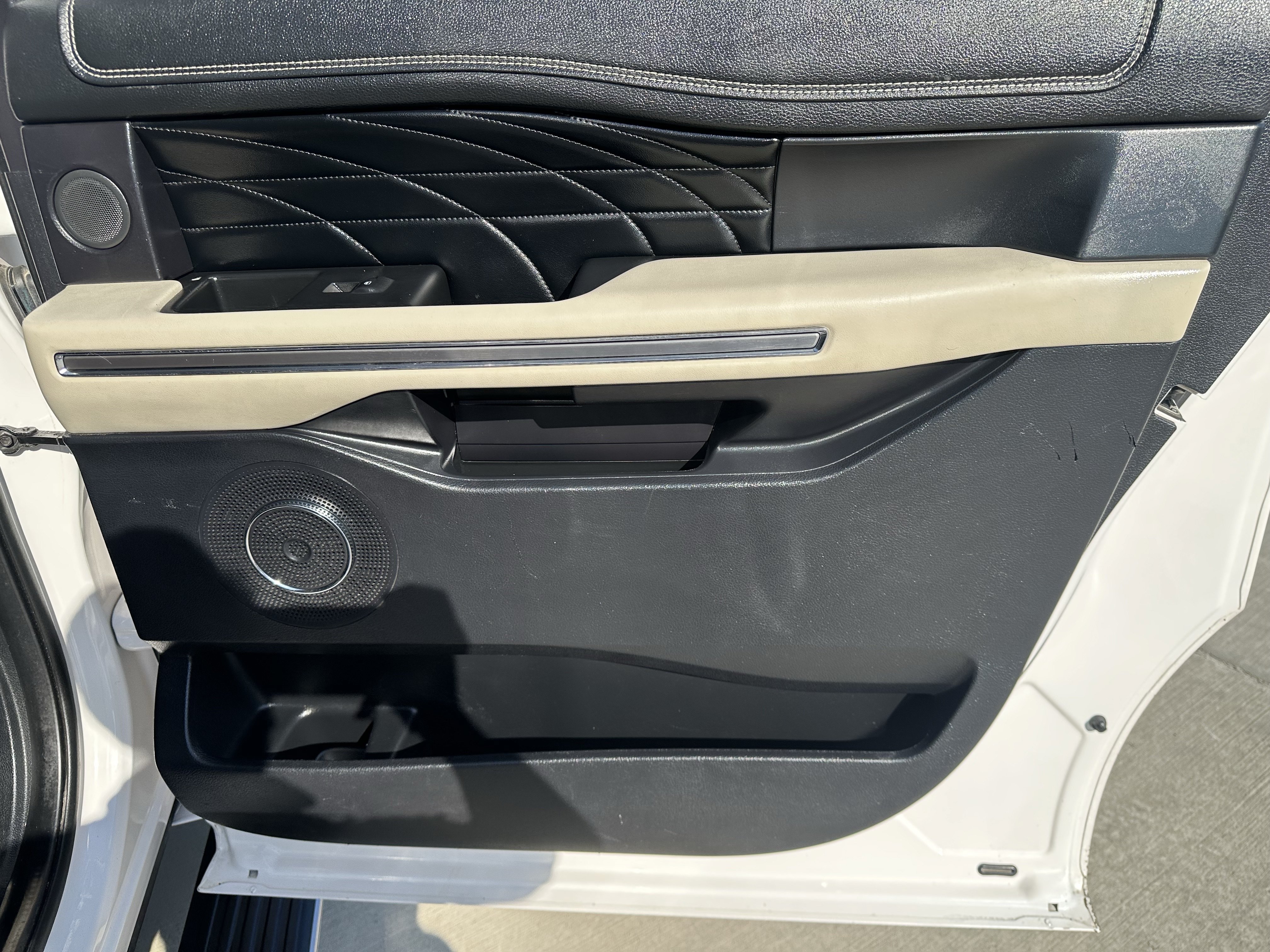 Used 2019 Ford Expedition Max Platinum AWD/4WD image 6