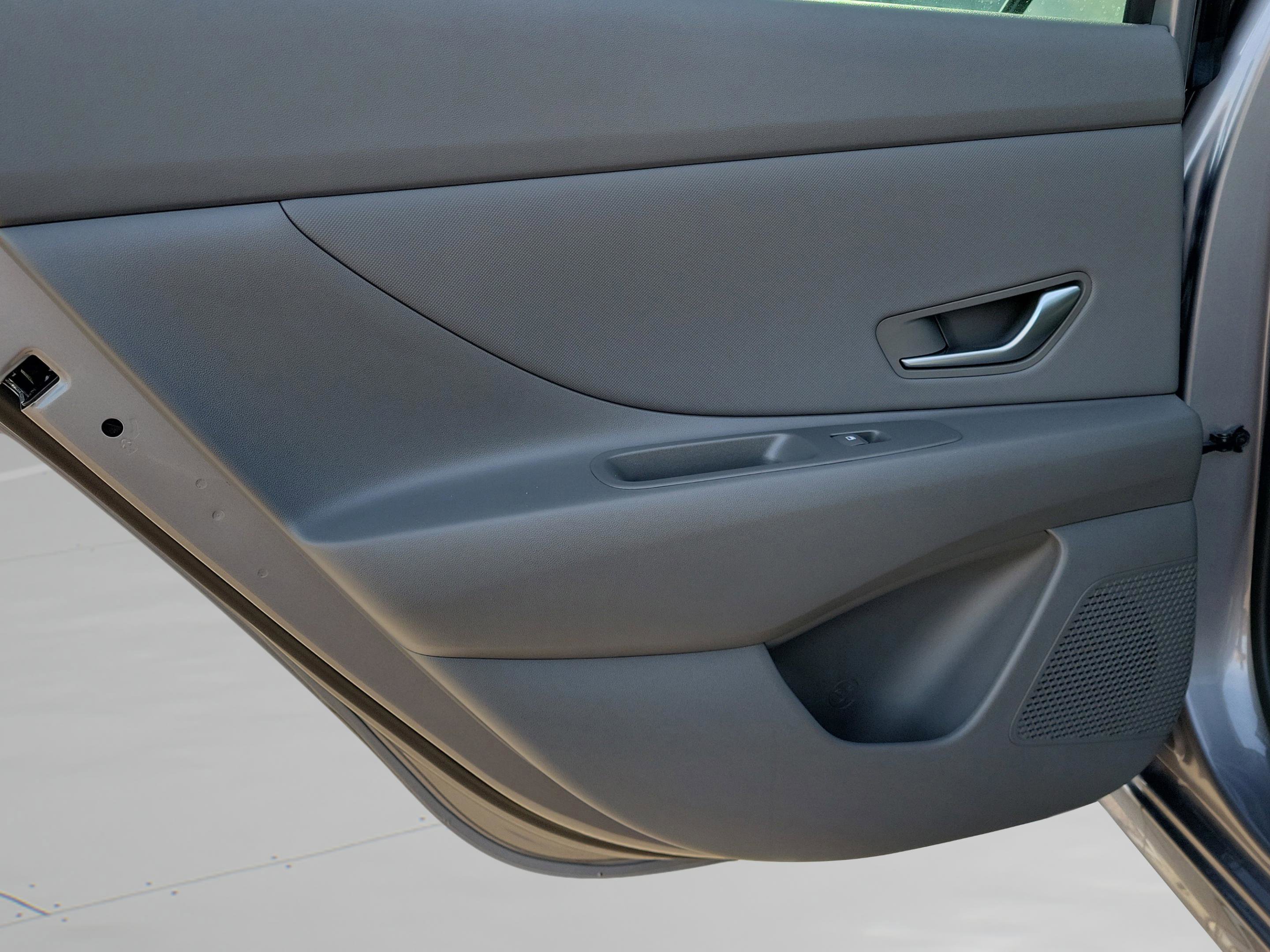 Used 2025 Hyundai Elantra Sport image 26