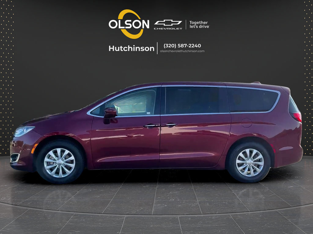Used 2019 Chrysler Pacifica Touring Plus w/ Cold Weather Group FWD image 3