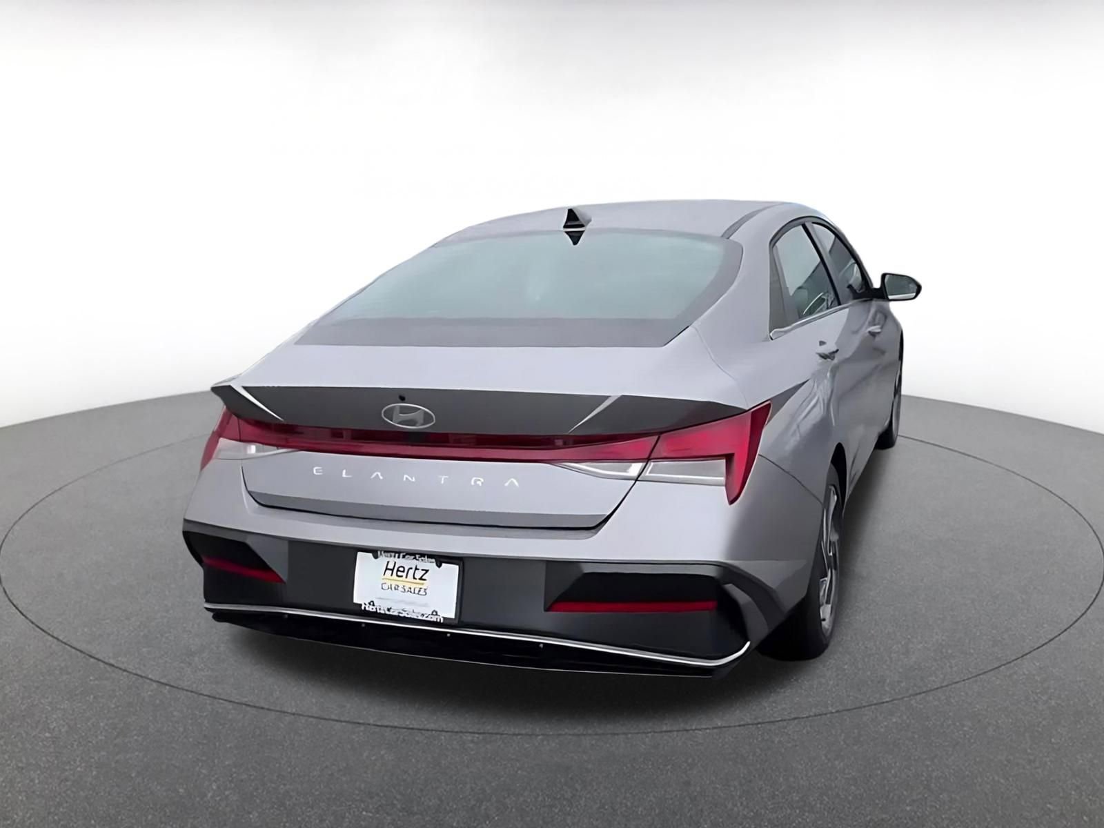 Used 2025 Hyundai Elantra SEL image 12