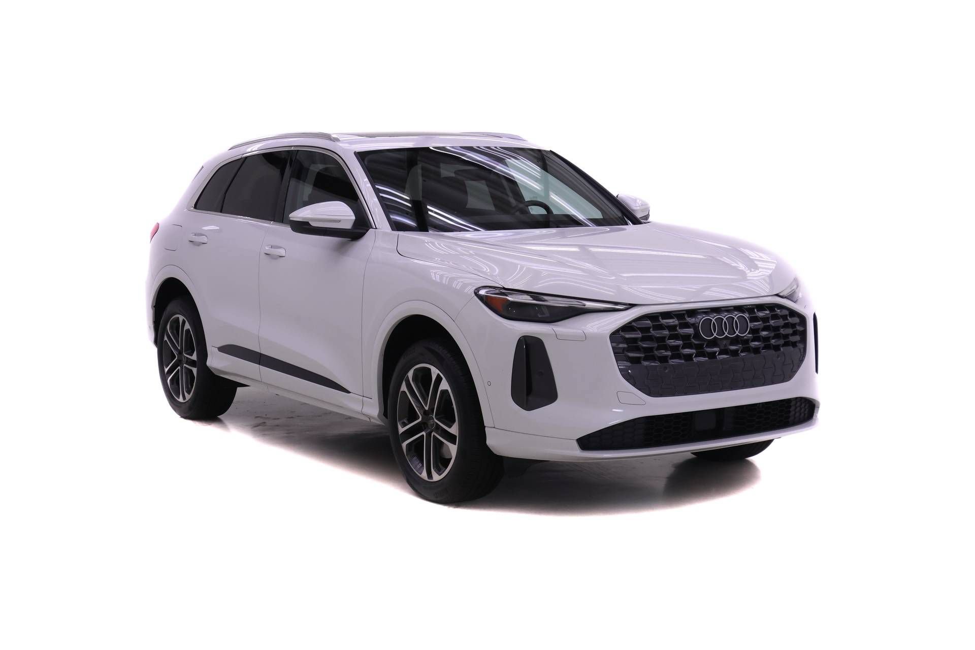 Certified 2025 Audi Q5 Premium w/ Convenience Package AWD/4WD image 2