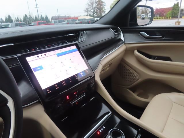 Used 2023 Jeep Grand Cherokee L Limited AWD/4WD image 37