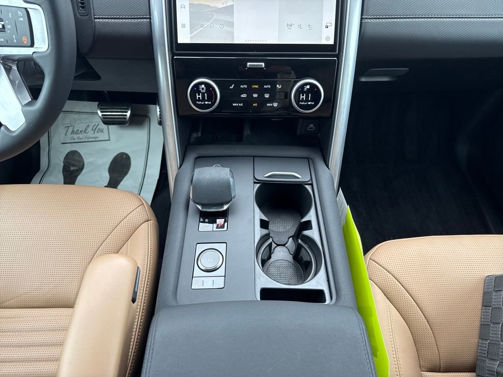 New 2025 Land Rover Discovery Dynamic SE image 23