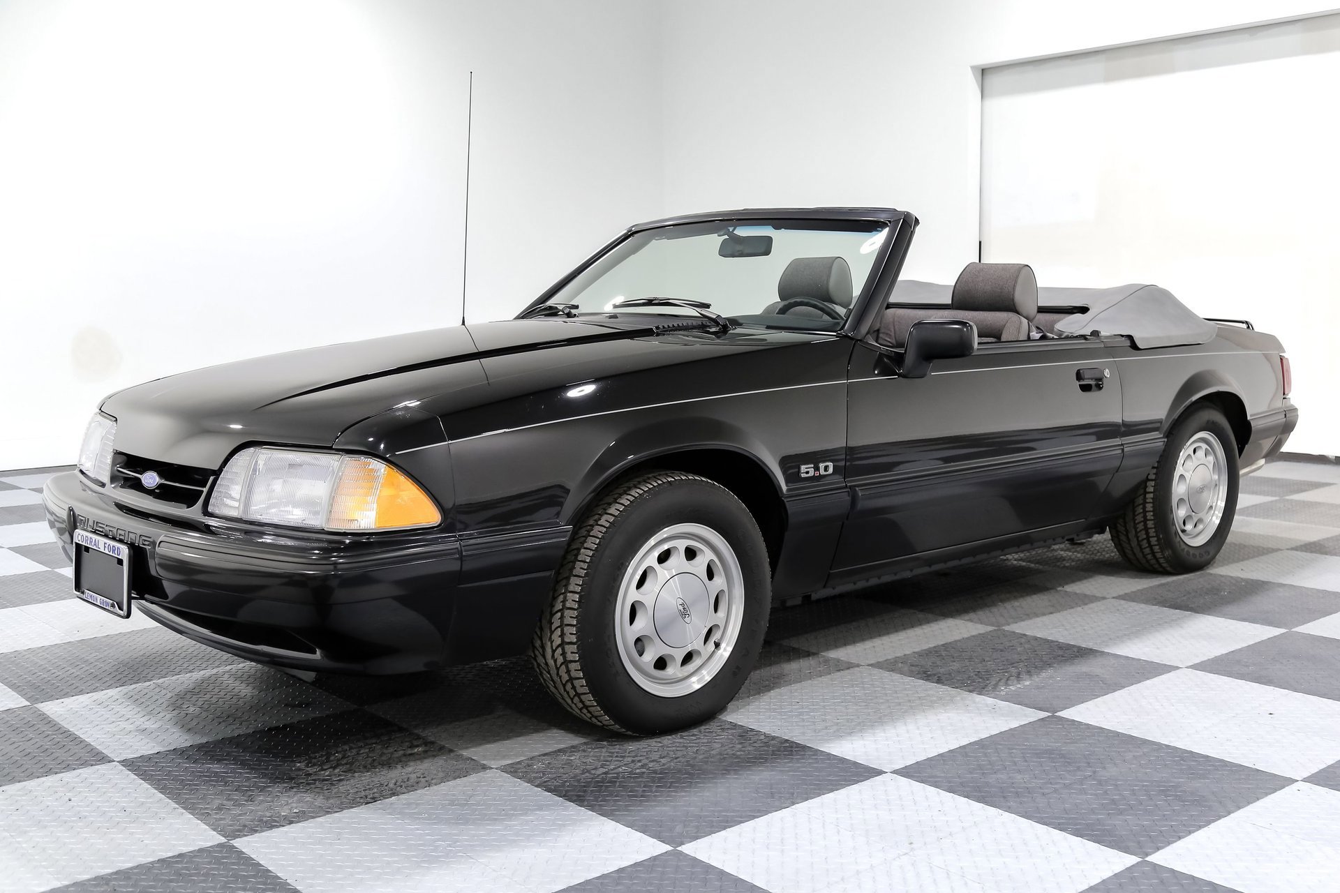Used 1989 Ford Mustang LX RWD image 4