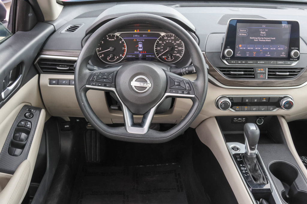 Used 2025 Nissan Altima 2.5 SV FWD image 17