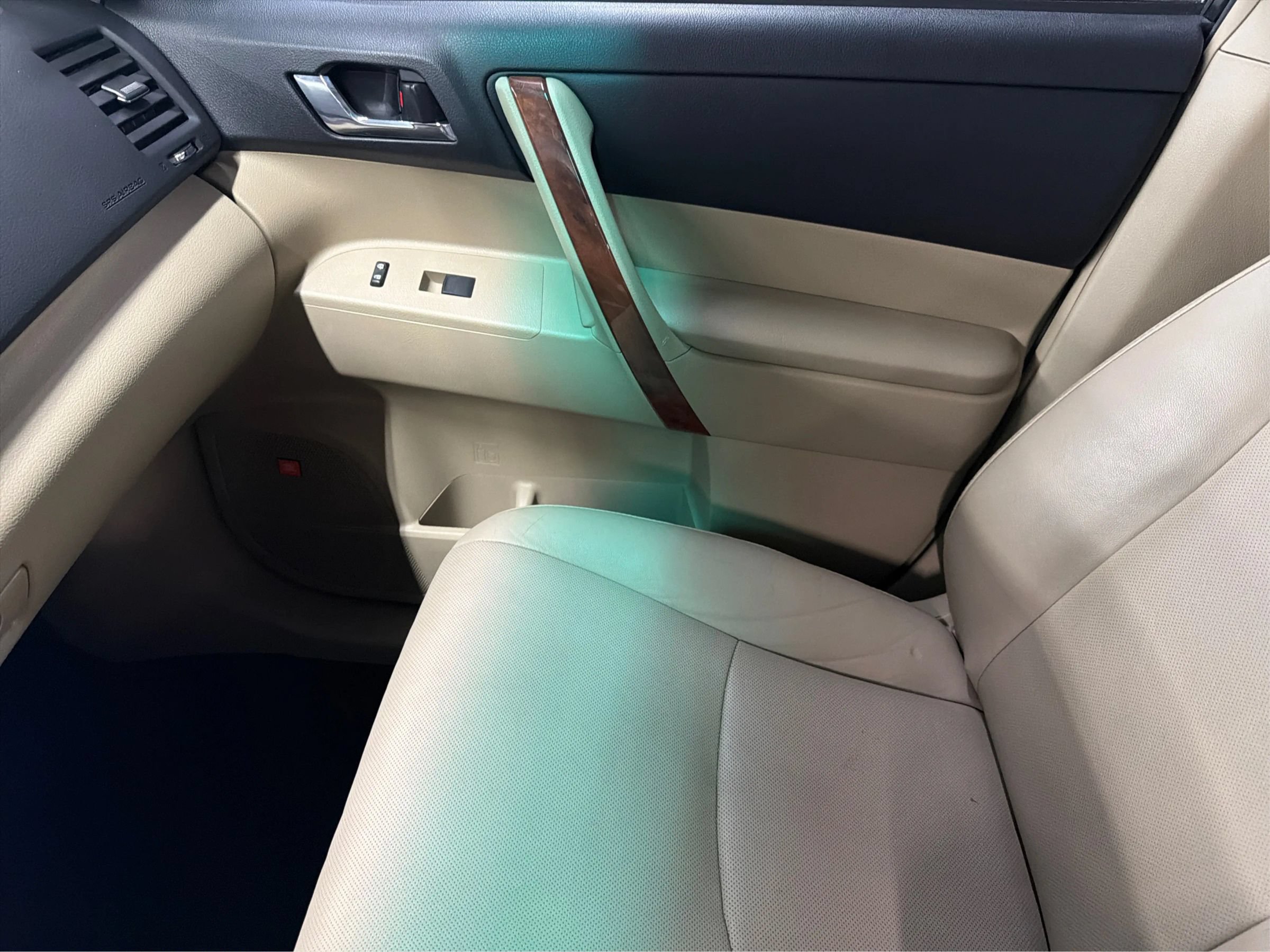 Used 2011 Toyota Highlander Limited w/ Tow Pkg FWD image 38