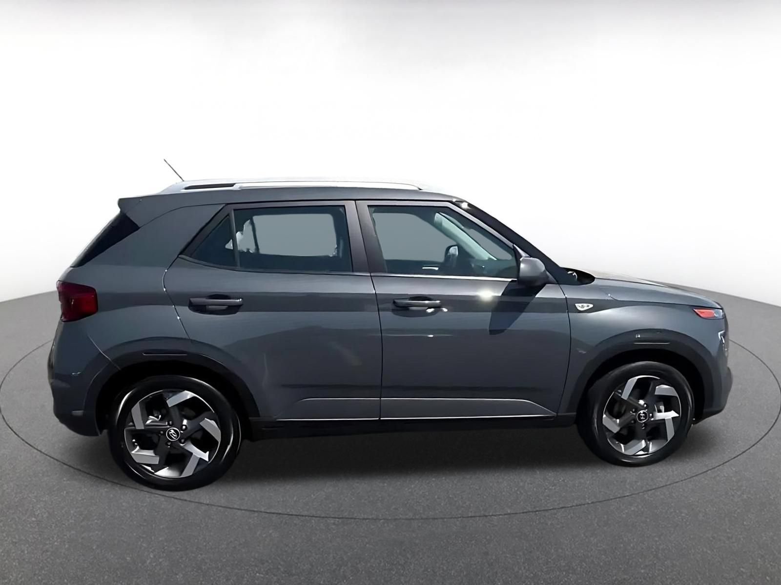Used 2026 Hyundai Venue SEL FWD image 16