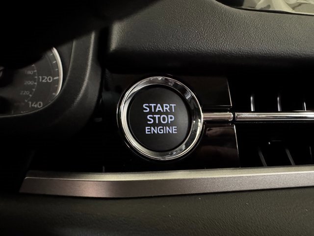 New 2025 Mitsubishi Outlander SE image 11