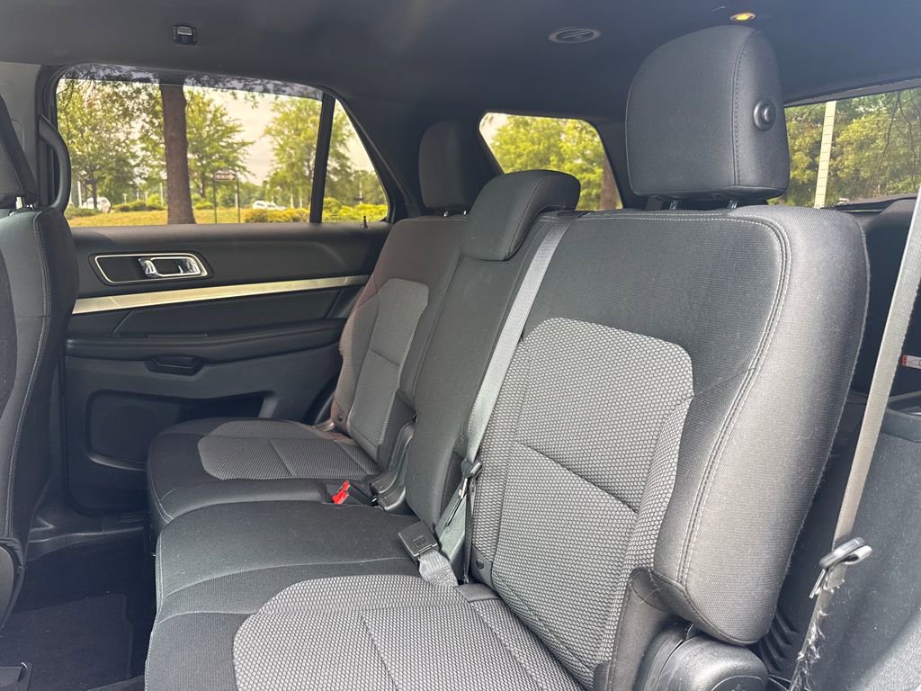 Used 2019 Ford Explorer XLT w/ Equipment Group 201A AWD/4WD image 30