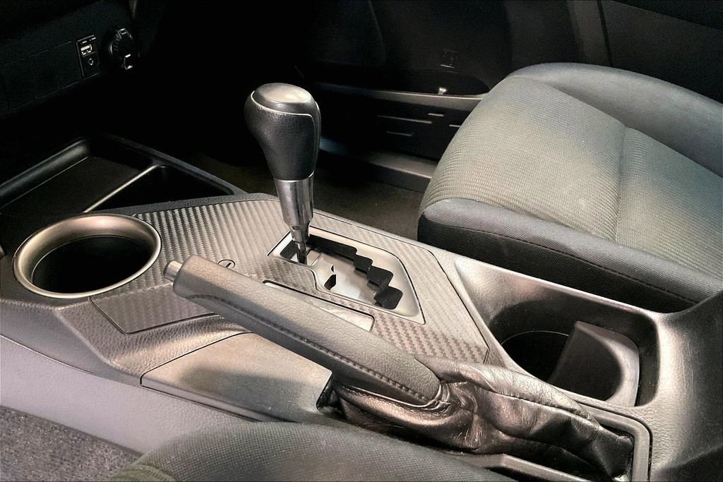 Used 2015 Toyota RAV4 LE image 20