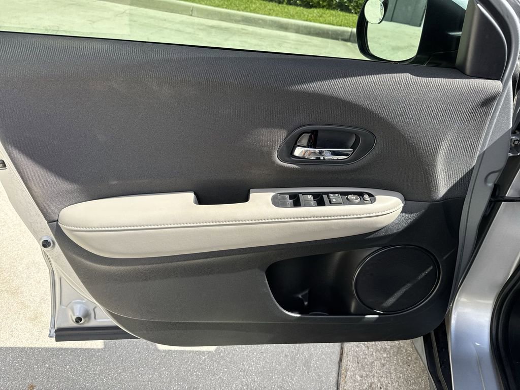 Used 2020 Honda HR-V LX image 39