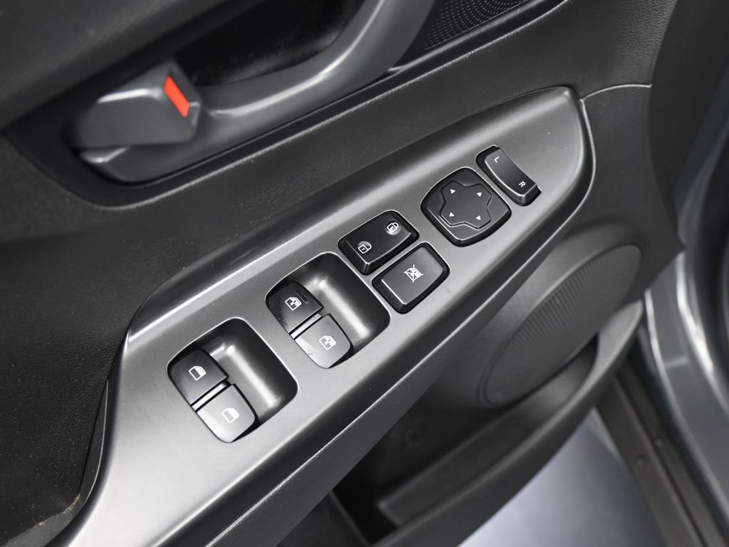 Used 2023 Hyundai Kona SEL image 17