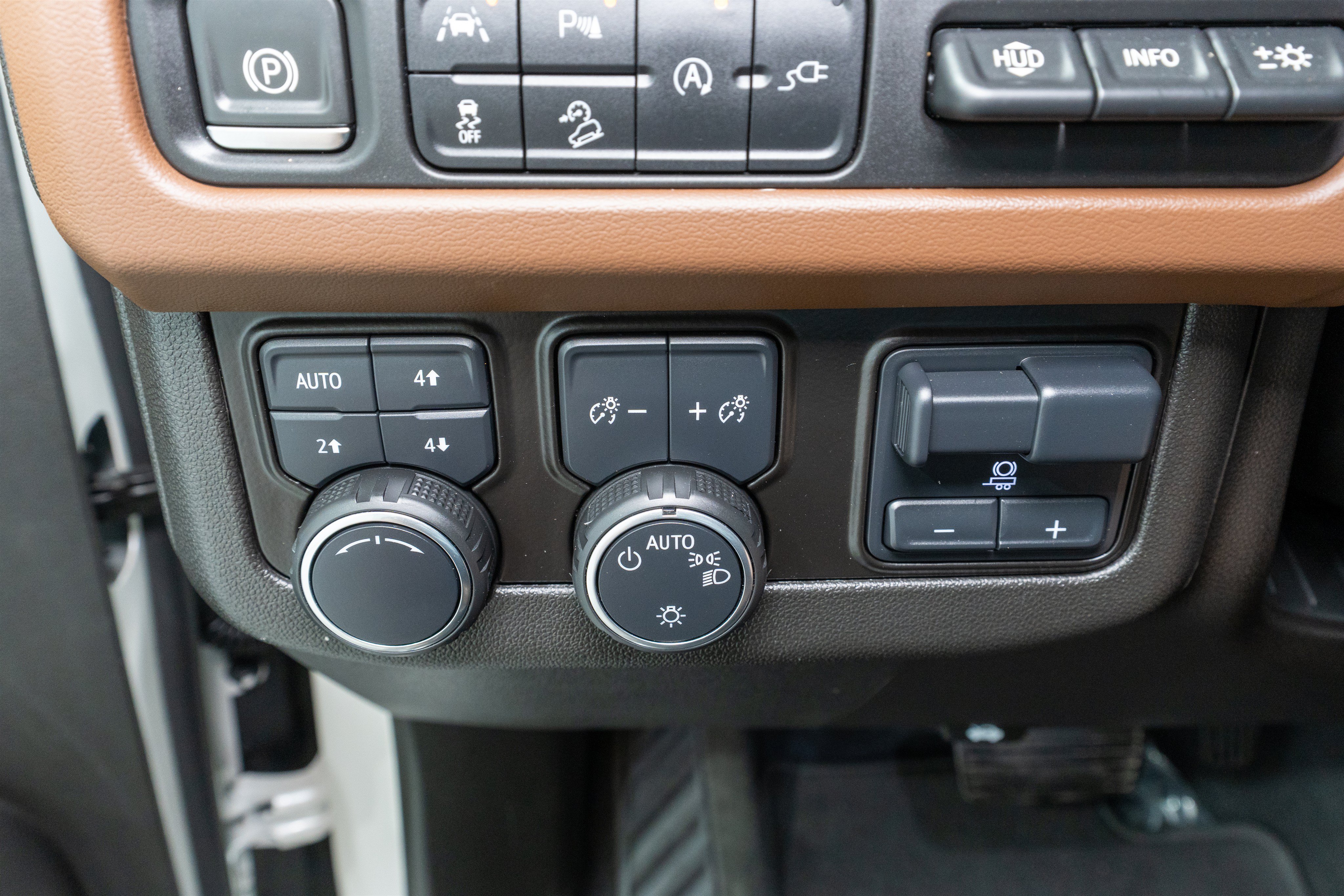 Used 2021 Chevrolet Suburban High Country w/ Premium Package AWD/4WD image 35