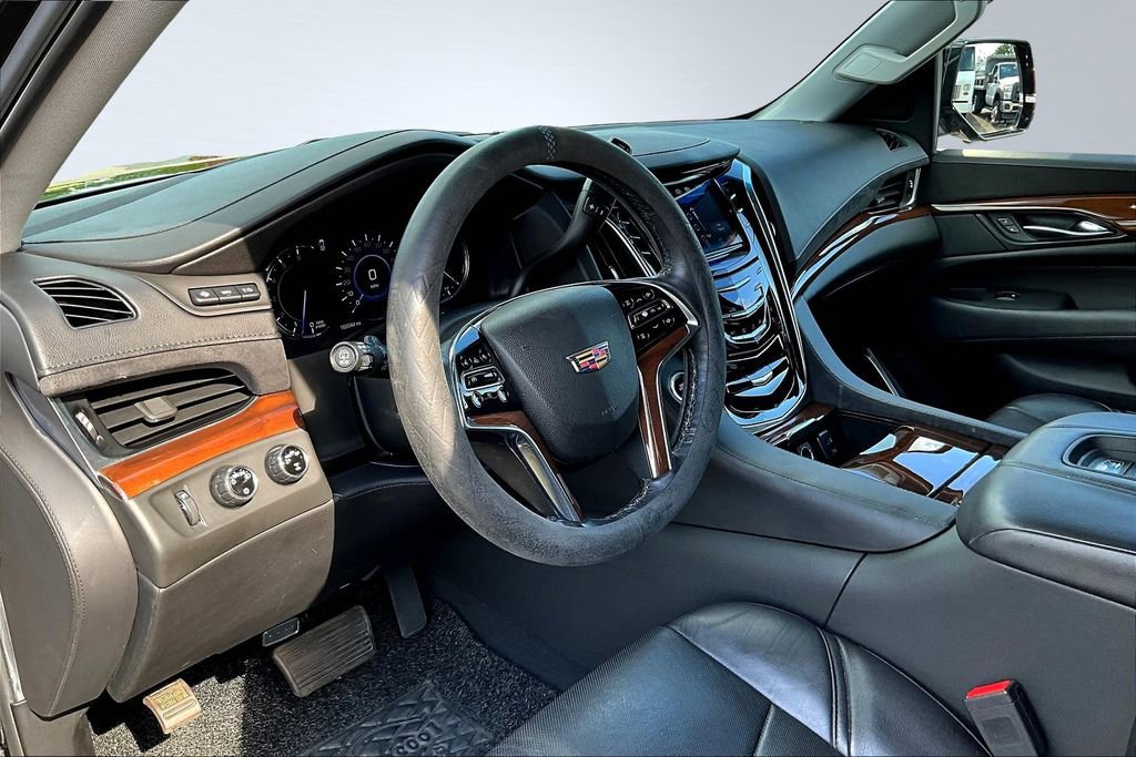 Used 2019 Cadillac Escalade ESV Luxury image 14