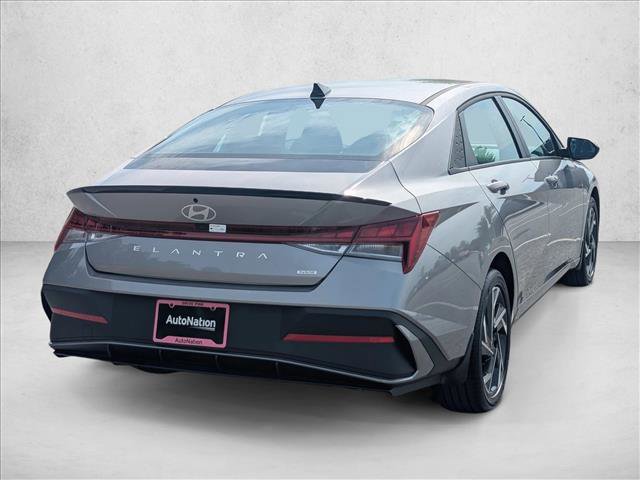 Certified 2025 Hyundai Elantra SEL image 9