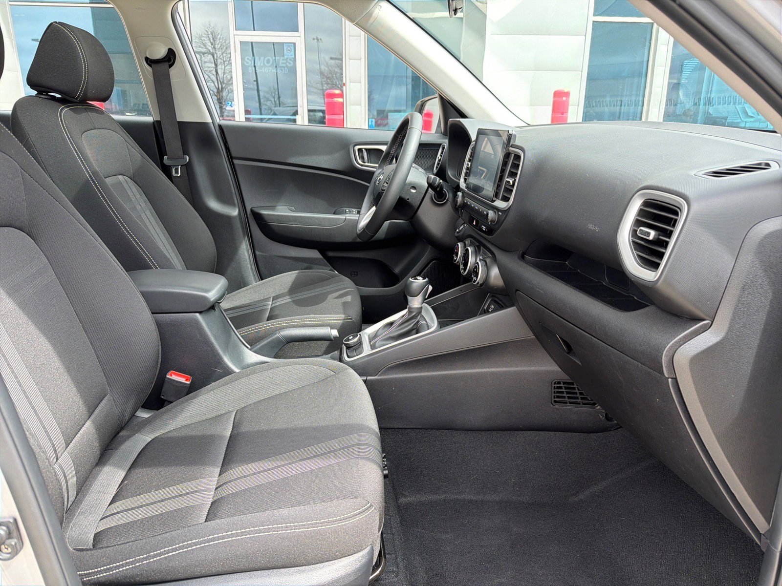 Used 2025 Hyundai Venue SEL image 27