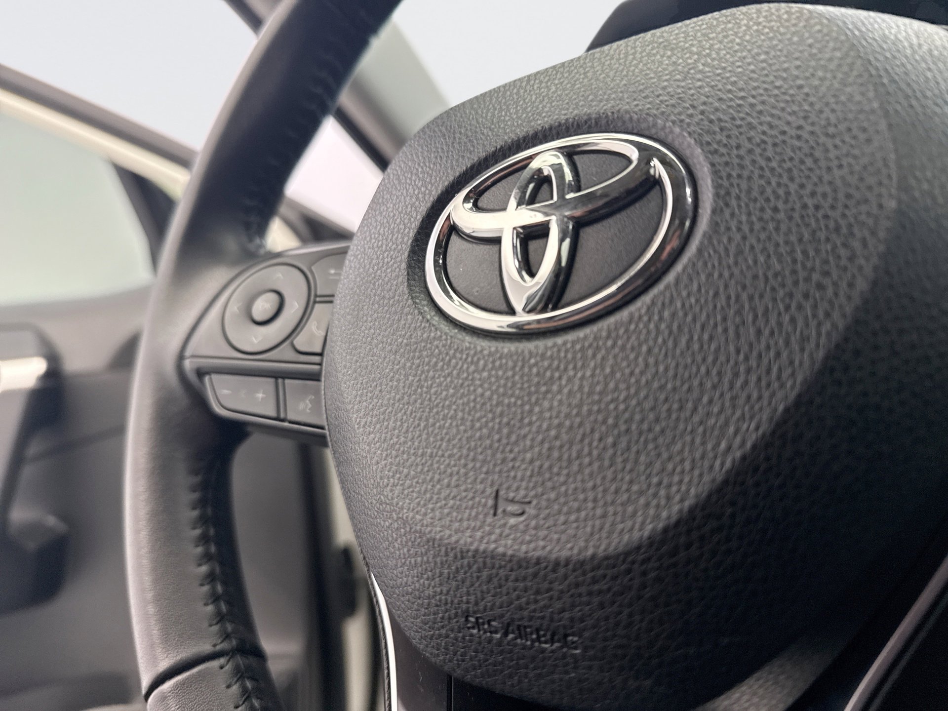 Used 2022 Toyota RAV4 XLE Premium AWD/4WD image 19
