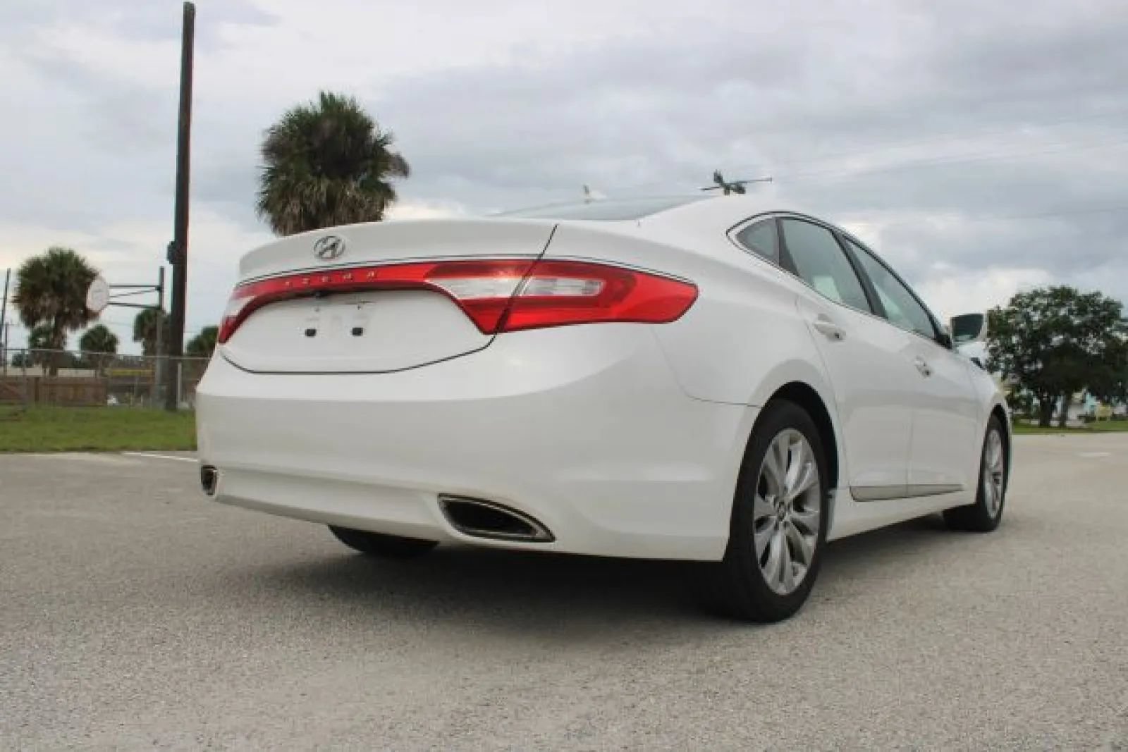 Used 2013 Hyundai Azera FWD image 27