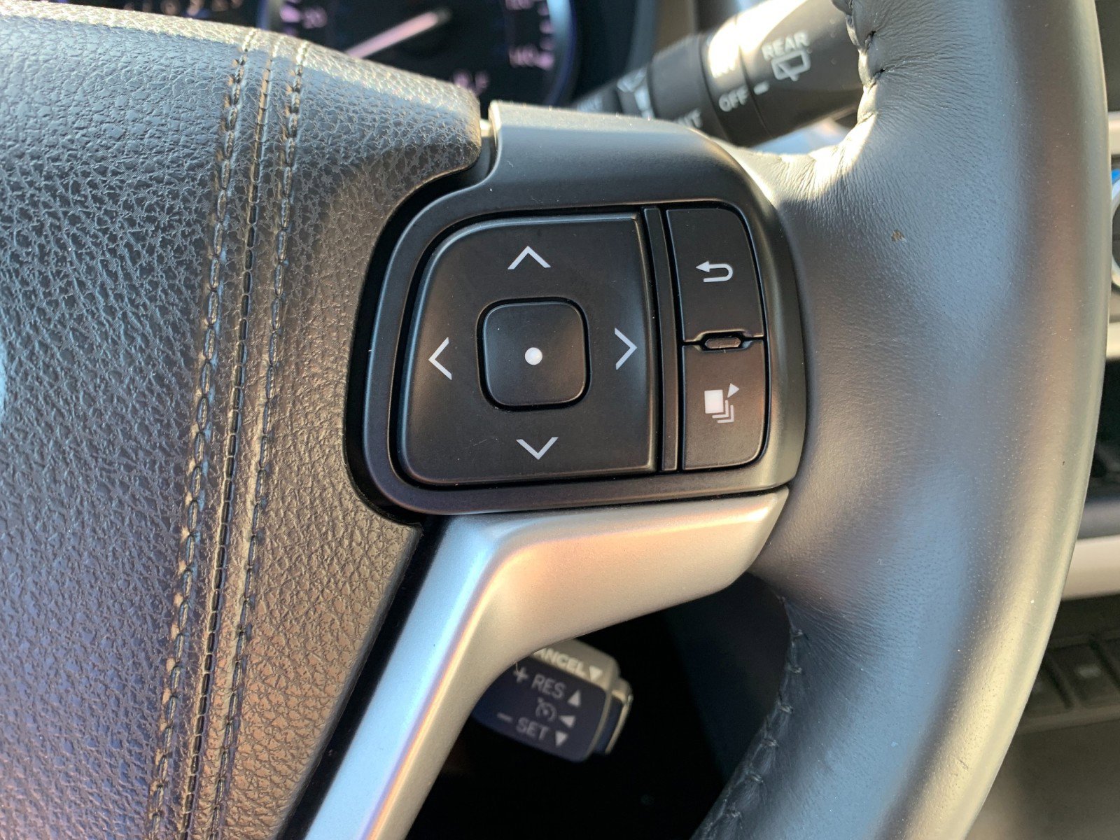 Used 2016 Toyota Highlander XLE AWD/4WD image 18