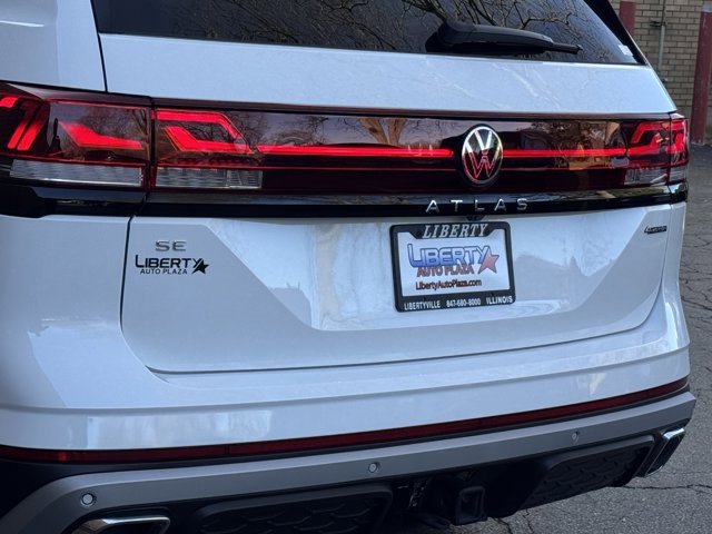 Used 2024 Volkswagen Atlas Peak Edition SE image 13