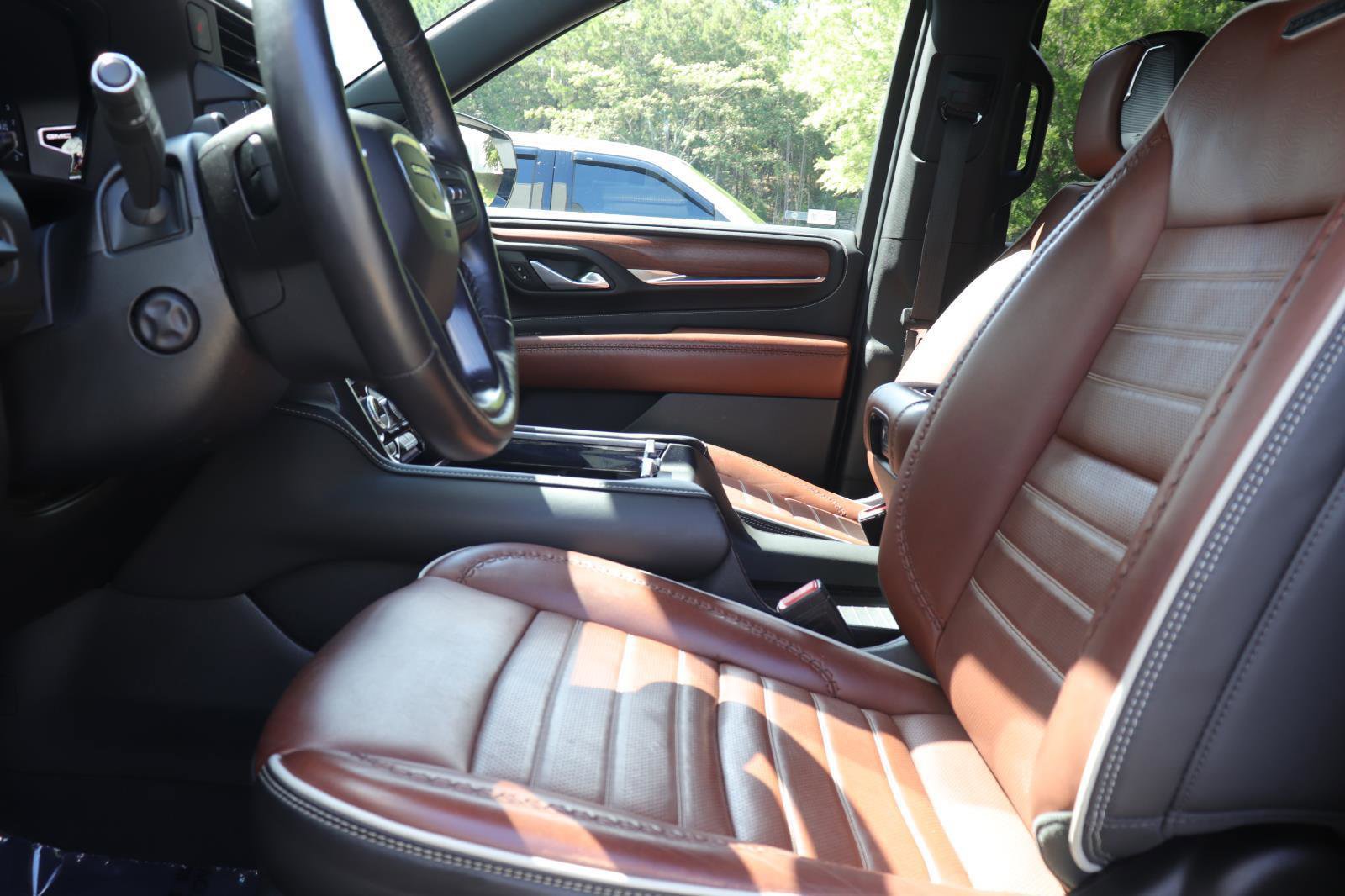 Used 2024 GMC Yukon Denali Ultimate AWD/4WD image 10