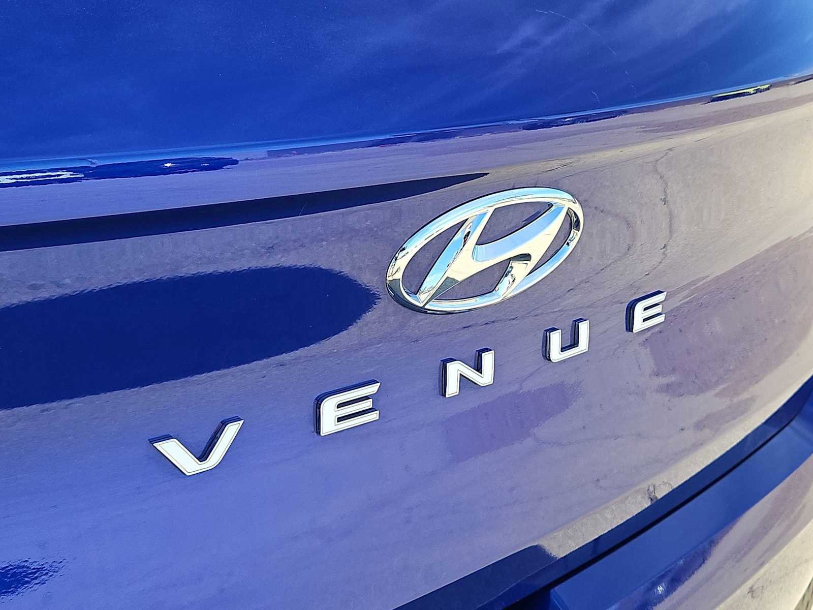 Certified 2025 Hyundai Venue SE image 12