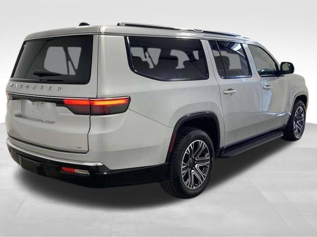 Used 2024 Jeep Wagoneer L Series II w/ Flexible Seating Group AWD/4WD image 5