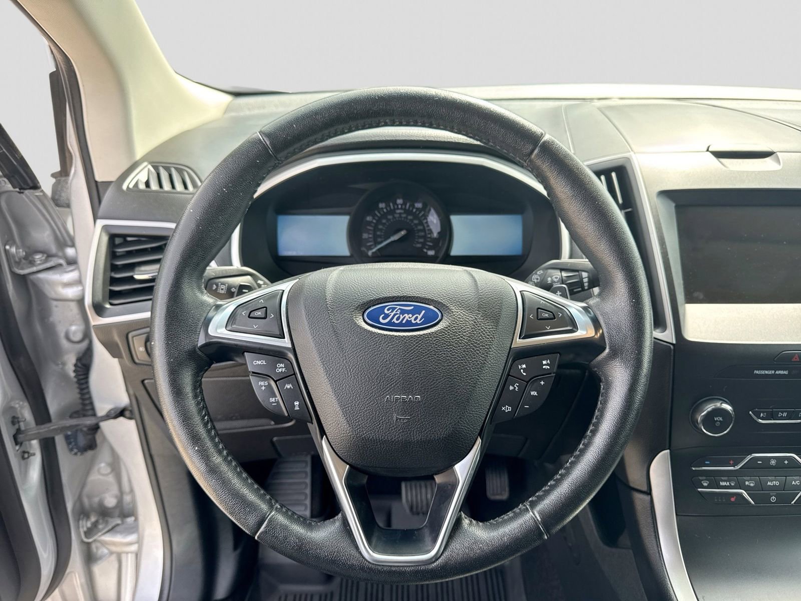 Used 2019 Ford Edge SEL AWD/4WD image 27