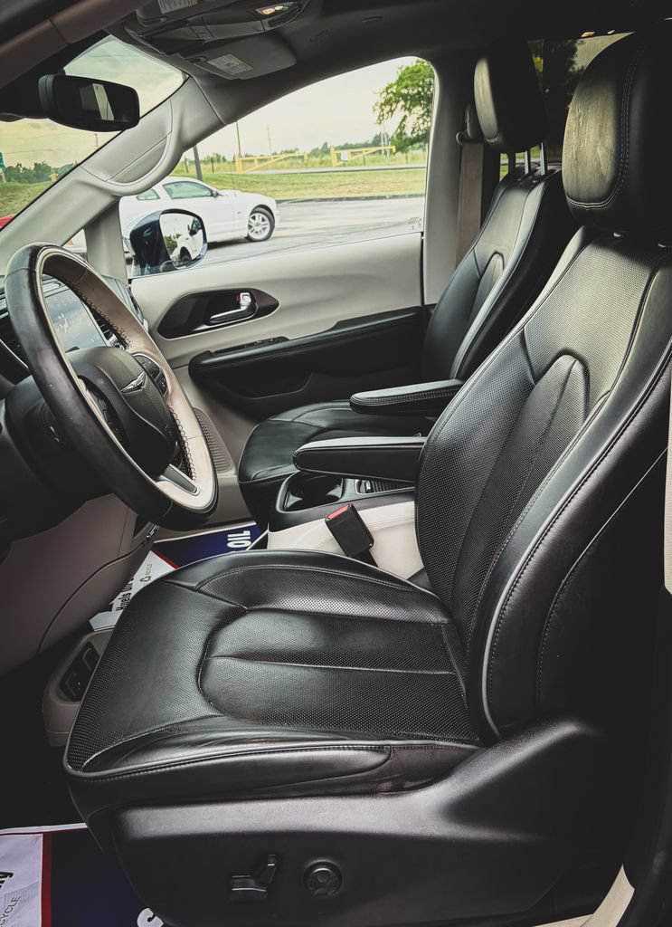 Used 2019 Chrysler Pacifica Limited w/ Advanced Safetytec Group FWD image 17