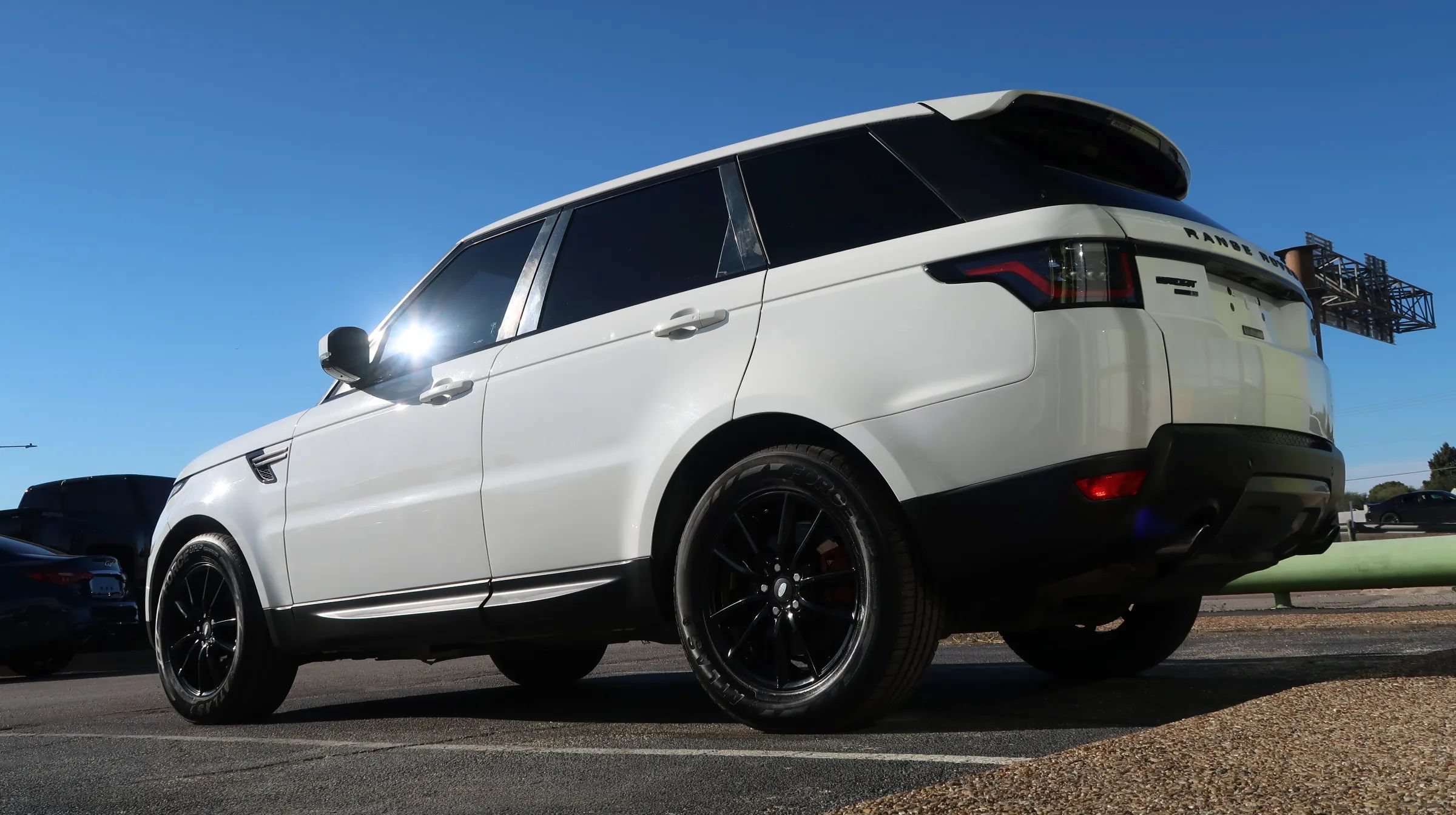 Used 2017 Land Rover Range Rover Sport SE AWD/4WD image 13