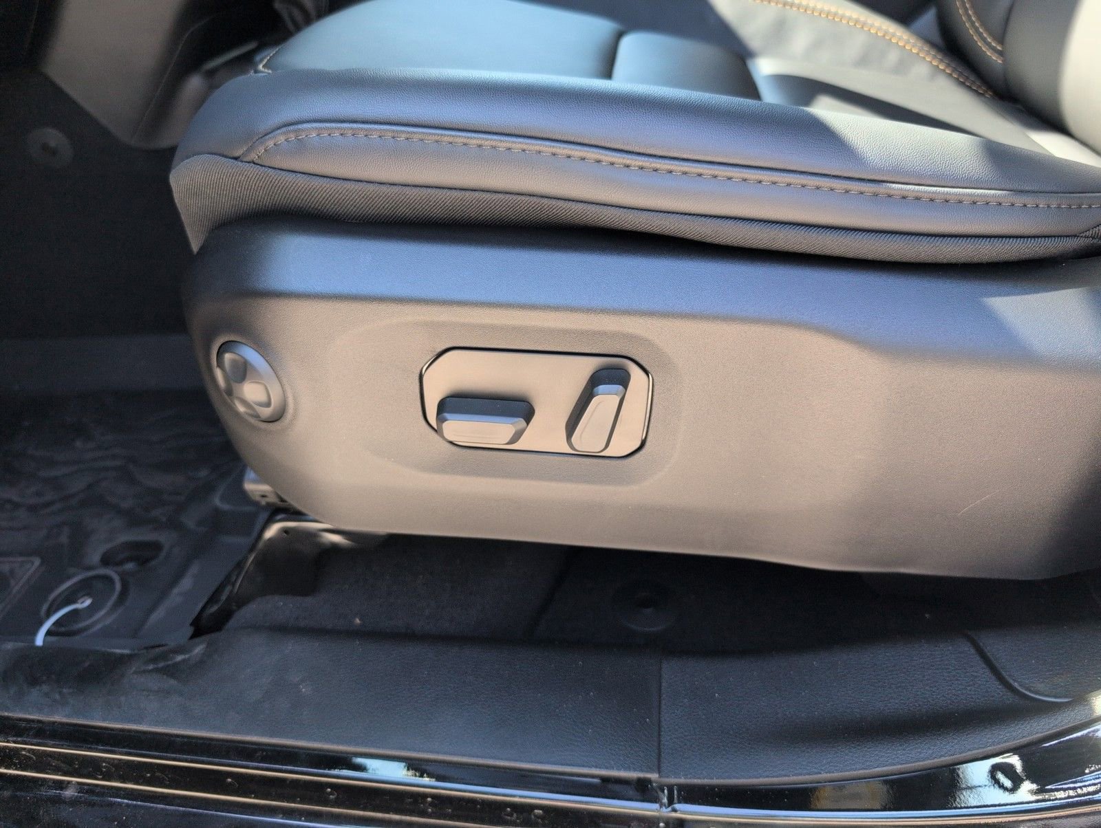 New 2025 Jeep Wrangler Unlimited Rubicon 392 image 26