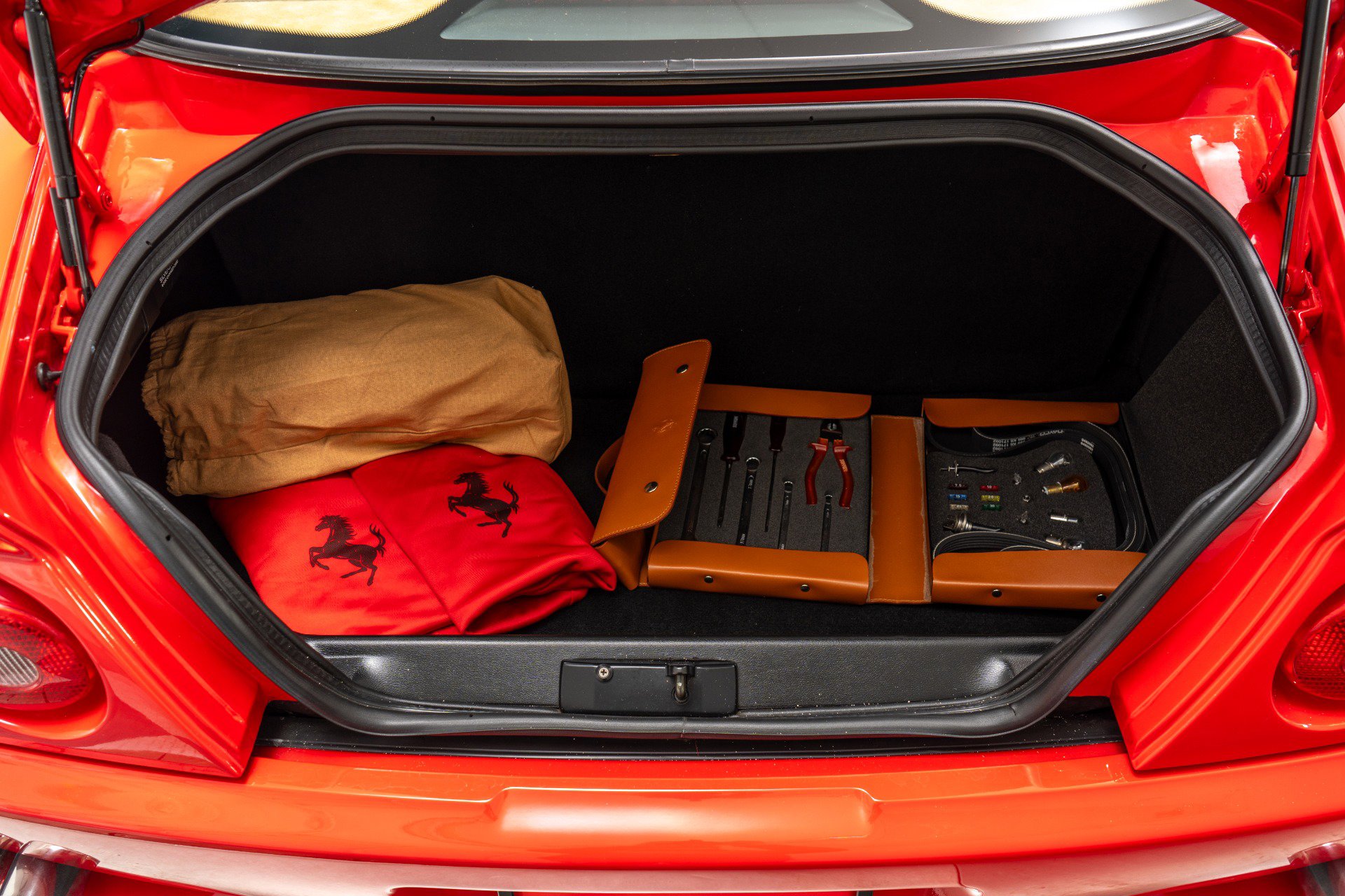 Used 2001 Ferrari 550 Maranello Coupe RWD image 18