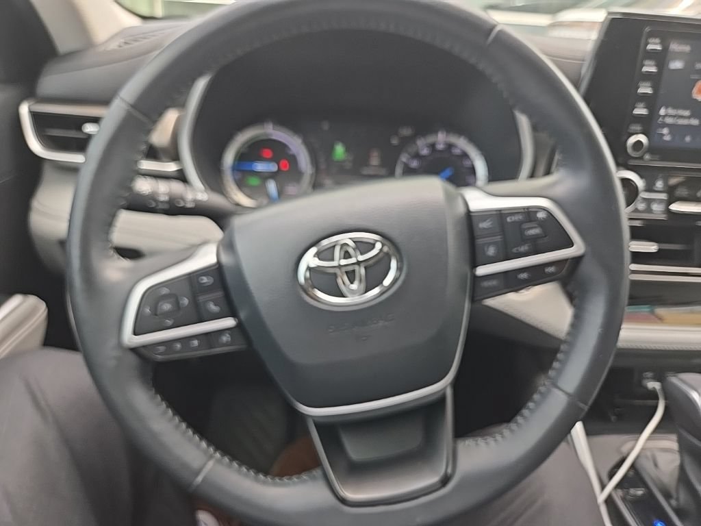 Used 2022 Toyota Highlander XLE FWD image 13