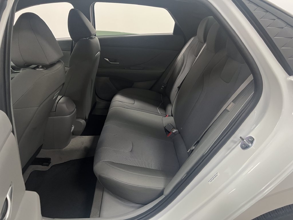 New 2026 Hyundai Elantra SE FWD image 25