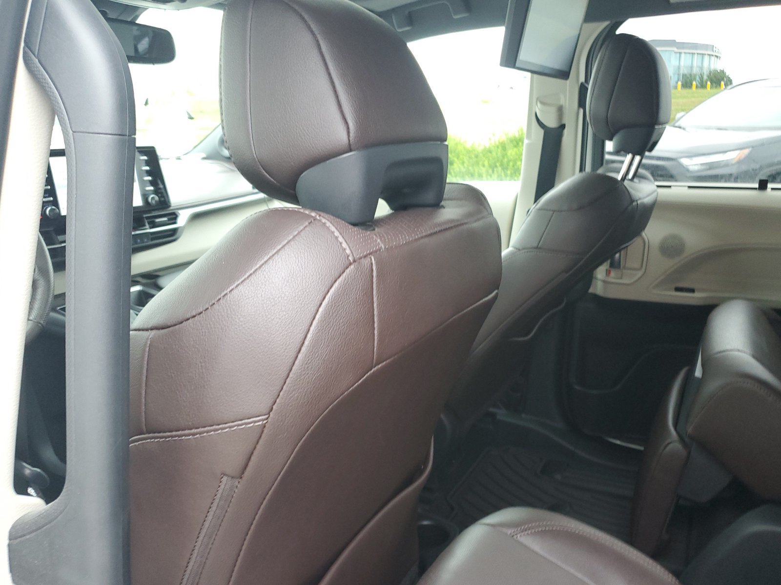 Used 2022 Toyota Sienna Platinum AWD/4WD image 15