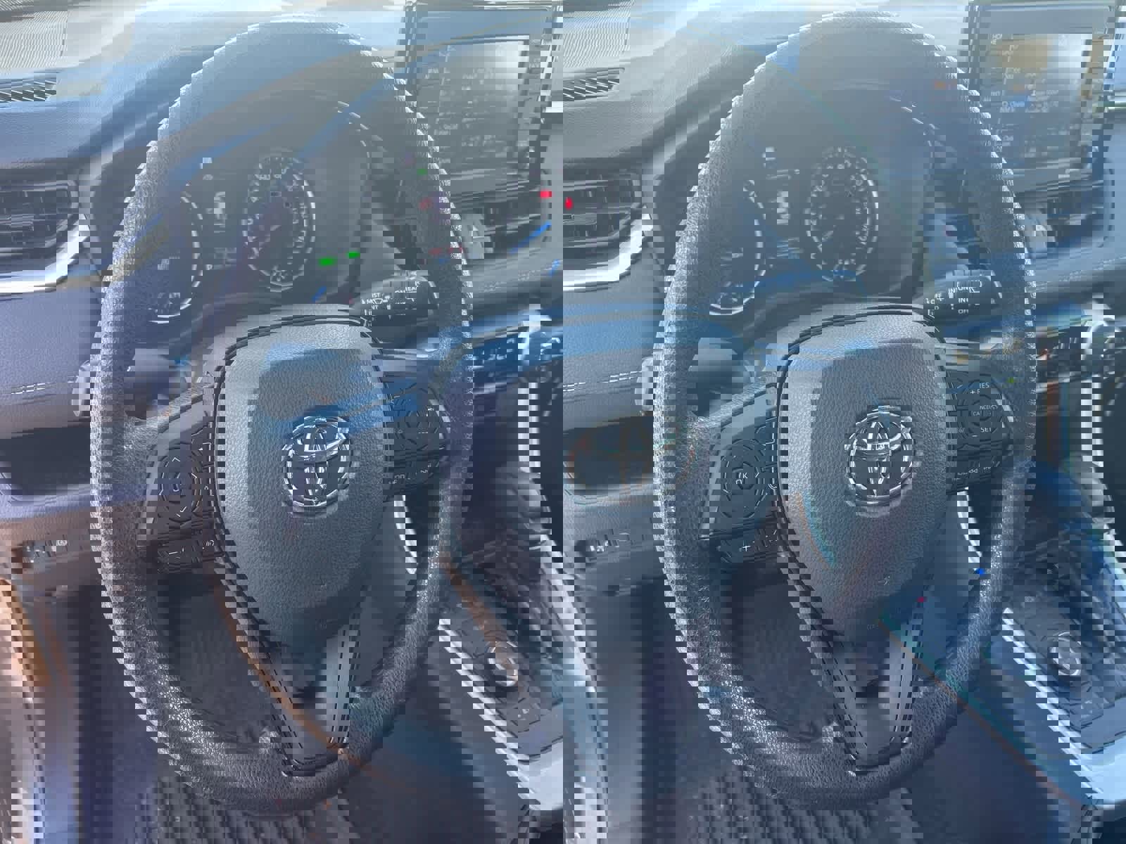 Used 2022 Toyota RAV4 XLE w/ Convenience Package image 32