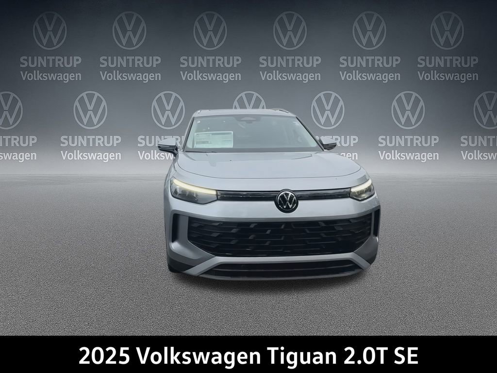 New 2025 Volkswagen Tiguan SE image 3