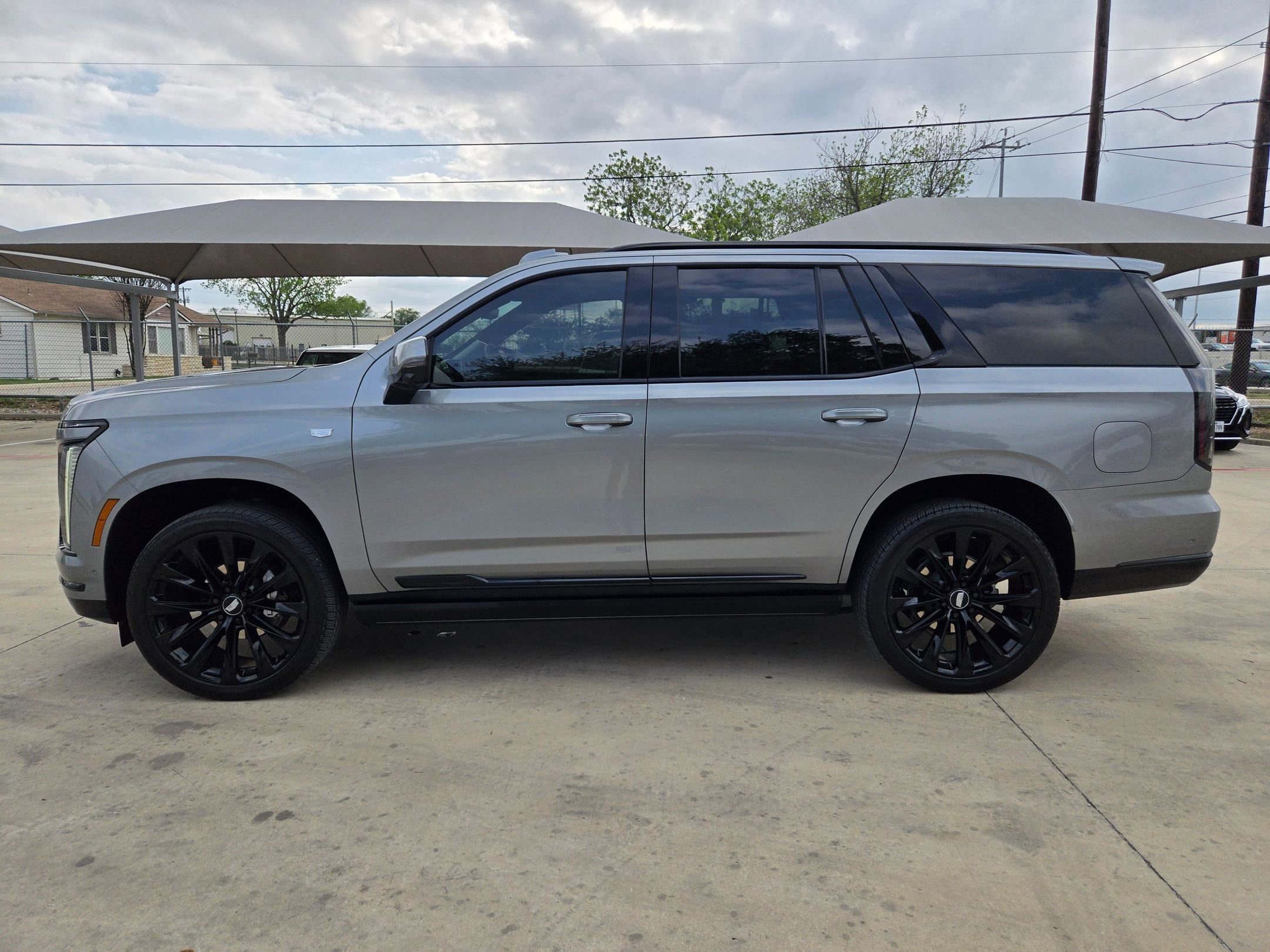 Certified 2025 Cadillac Escalade Sport Platinum w/ LPO, ONYX Package AWD/4WD image 4